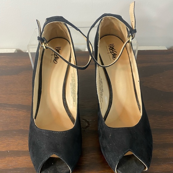 Mossimo Wedge Heels, Black And Gold, Ankle Strap, Size 8 - Picture 3 of 7